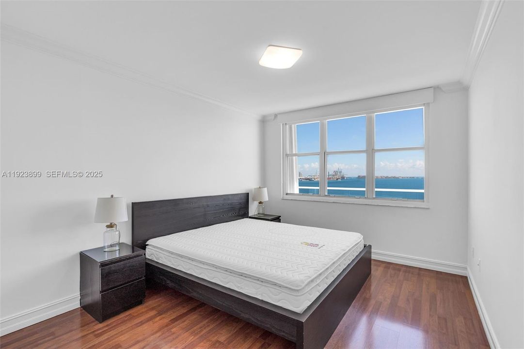 For Rent: $4,500 (2 beds, 2 baths, 960 Square Feet)