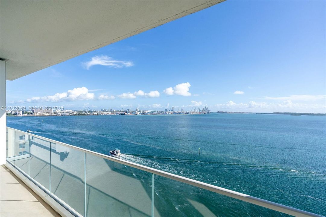 For Rent: $4,500 (2 beds, 2 baths, 960 Square Feet)