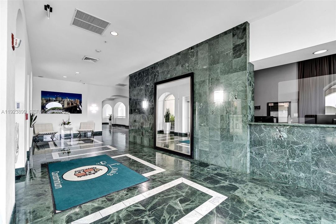 For Rent: $4,500 (2 beds, 2 baths, 960 Square Feet)