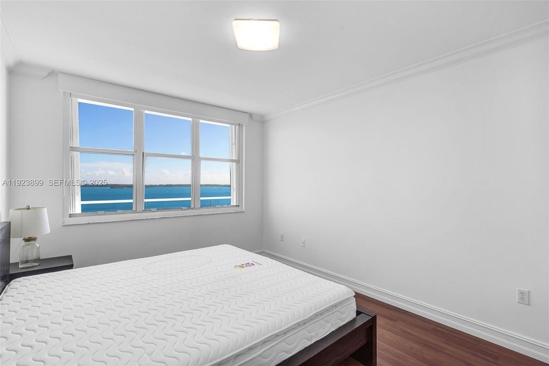 For Rent: $4,500 (2 beds, 2 baths, 960 Square Feet)