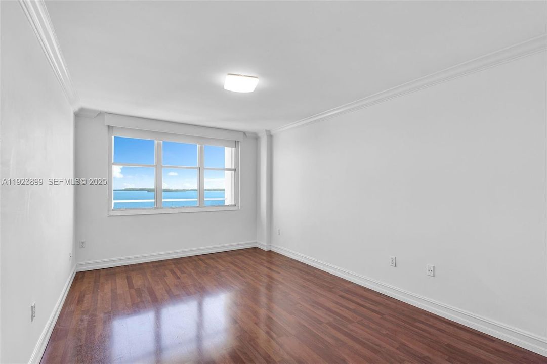 For Rent: $4,500 (2 beds, 2 baths, 960 Square Feet)