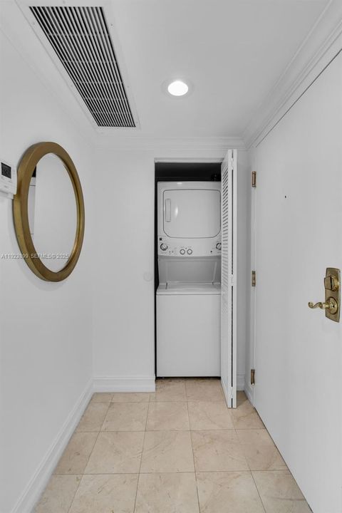 For Rent: $4,500 (2 beds, 2 baths, 960 Square Feet)