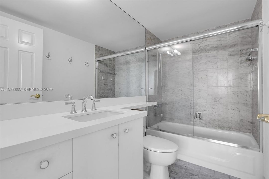 For Rent: $4,500 (2 beds, 2 baths, 960 Square Feet)