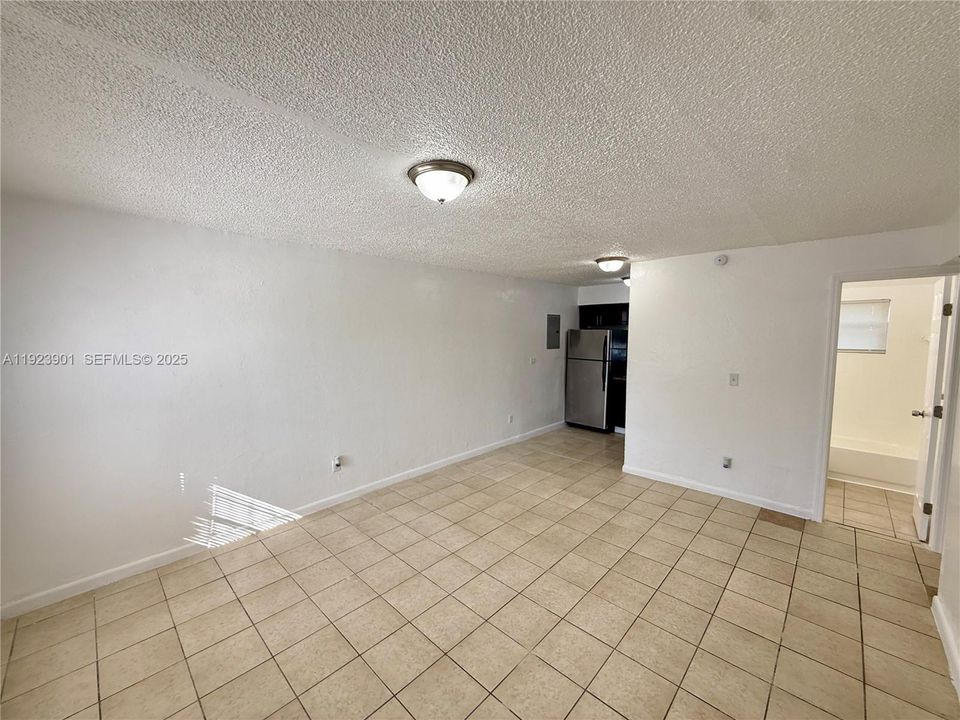 For Rent: $1,795 (2 beds, 1 baths, 700 Square Feet)