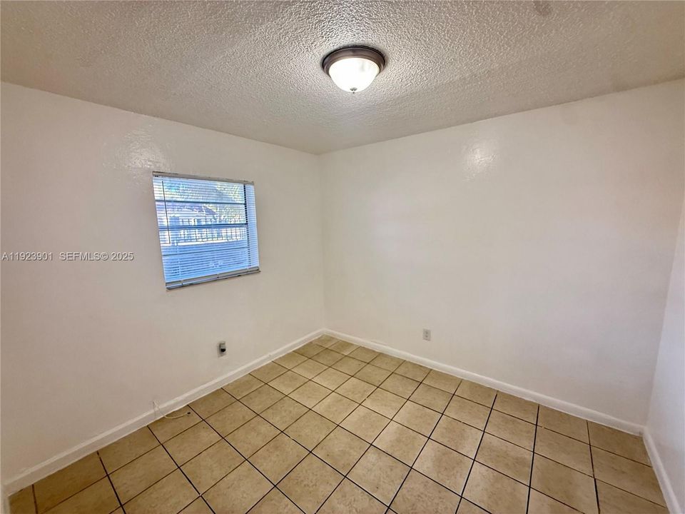 For Rent: $1,795 (2 beds, 1 baths, 700 Square Feet)