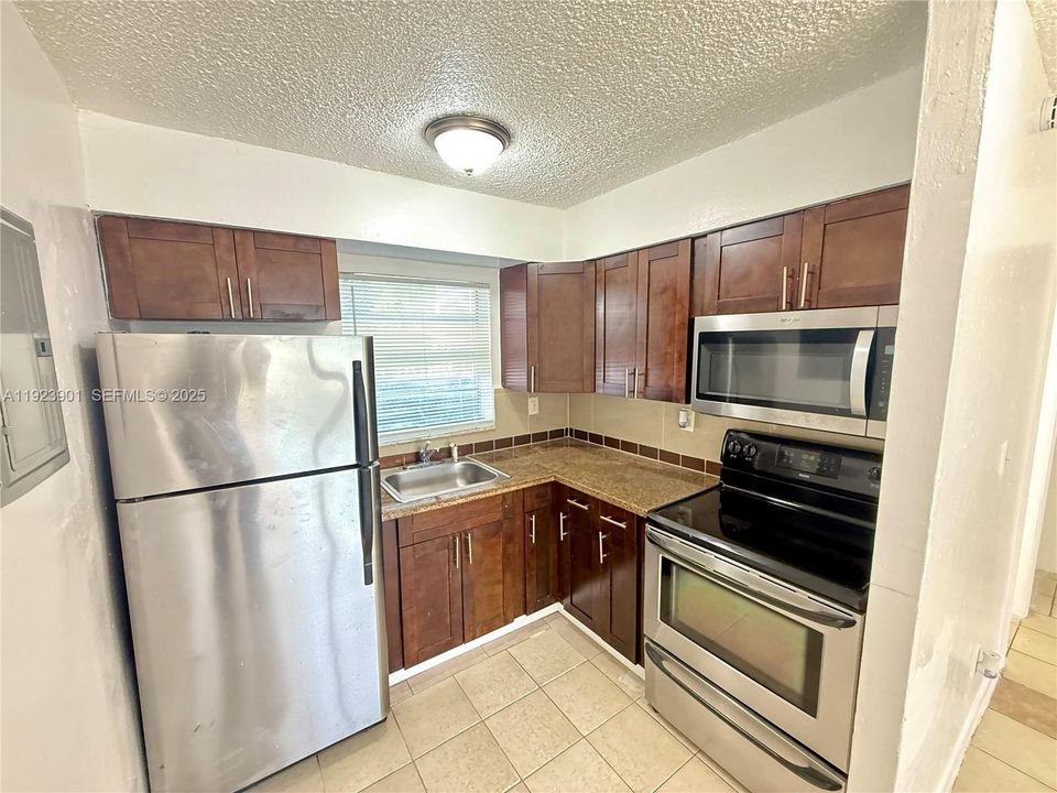 For Rent: $1,795 (2 beds, 1 baths, 700 Square Feet)