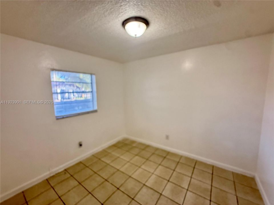 For Rent: $1,795 (2 beds, 1 baths, 700 Square Feet)