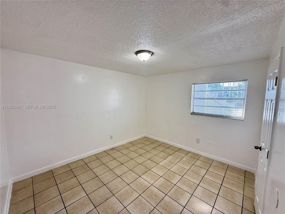 For Rent: $1,795 (2 beds, 1 baths, 700 Square Feet)