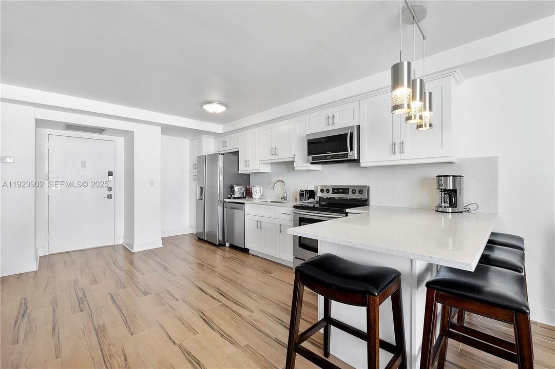 待售: $495,000 (1 贝兹, 1 浴室, 917 平方英尺)