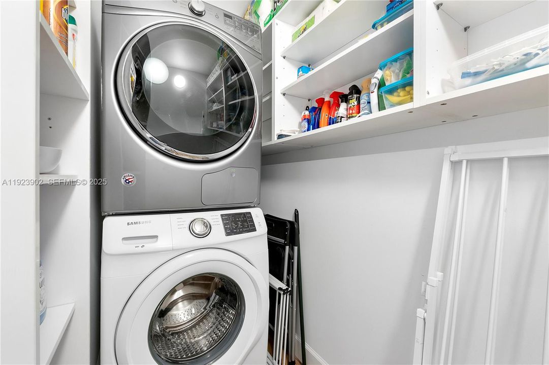 待售: $495,000 (1 贝兹, 1 浴室, 917 平方英尺)