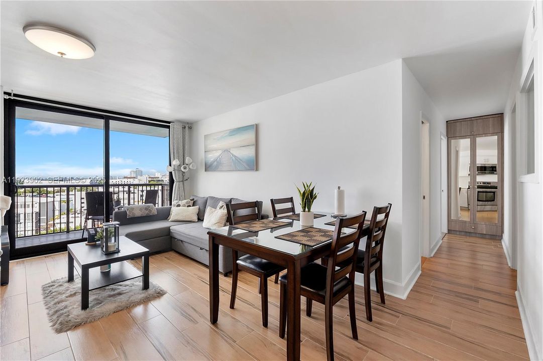 待售: $495,000 (1 贝兹, 1 浴室, 917 平方英尺)