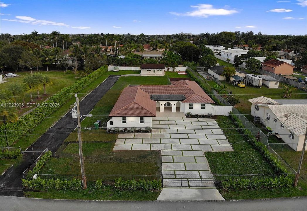 En Renta: $14,000 (4 camas, 3 baños, 3443 Pies cuadrados)