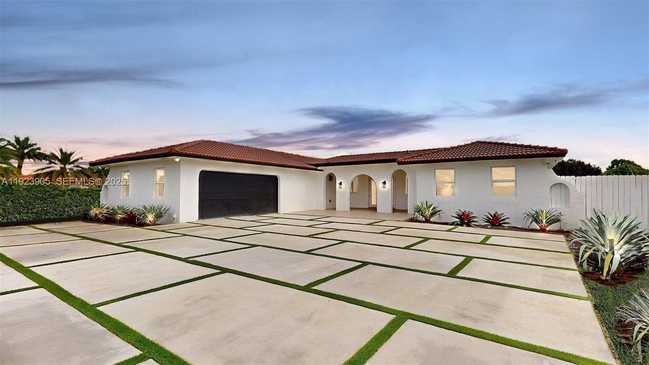 En Renta: $14,000 (4 camas, 3 baños, 3443 Pies cuadrados)