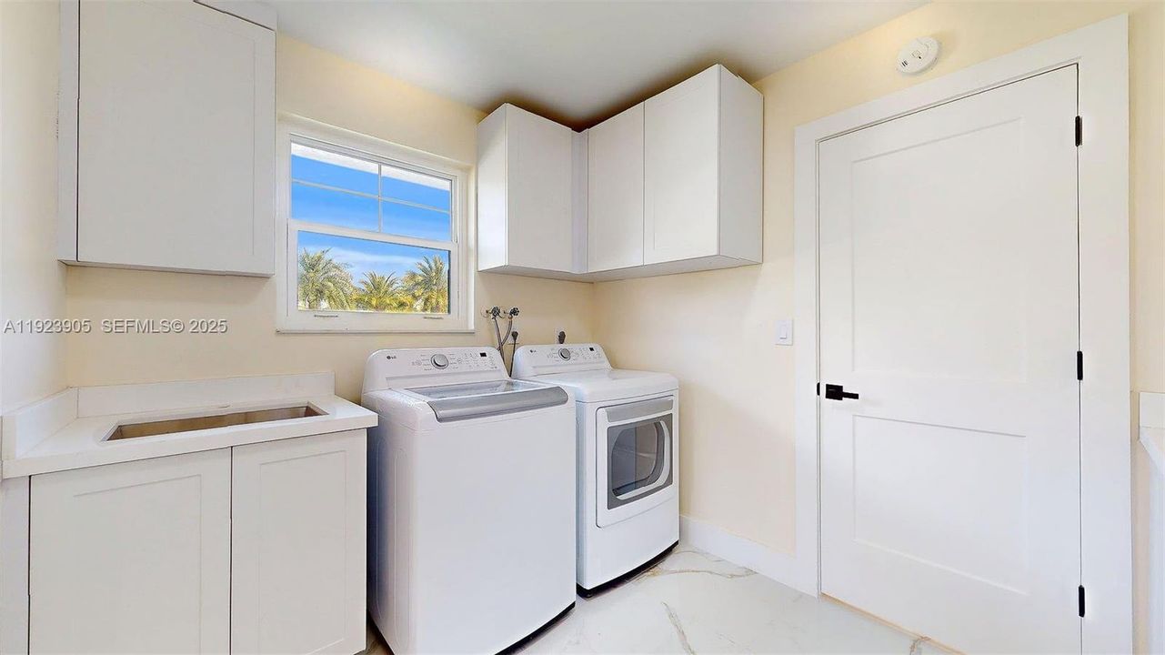 En Renta: $14,000 (4 camas, 3 baños, 3443 Pies cuadrados)