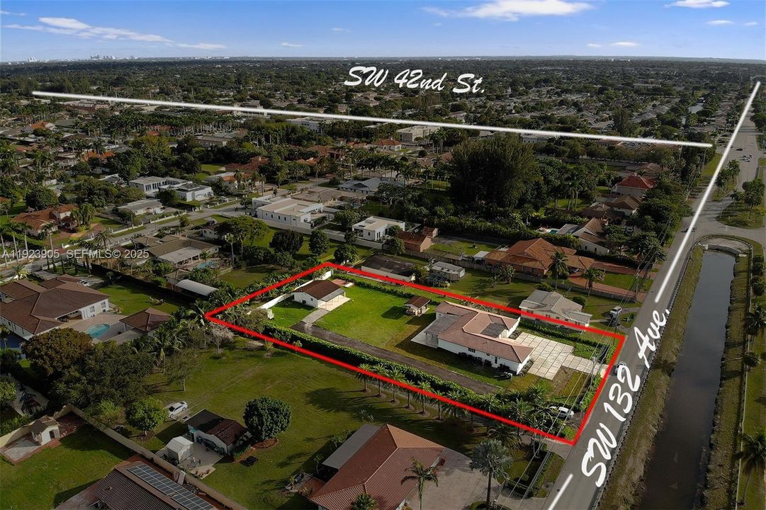 En Renta: $14,000 (4 camas, 3 baños, 3443 Pies cuadrados)