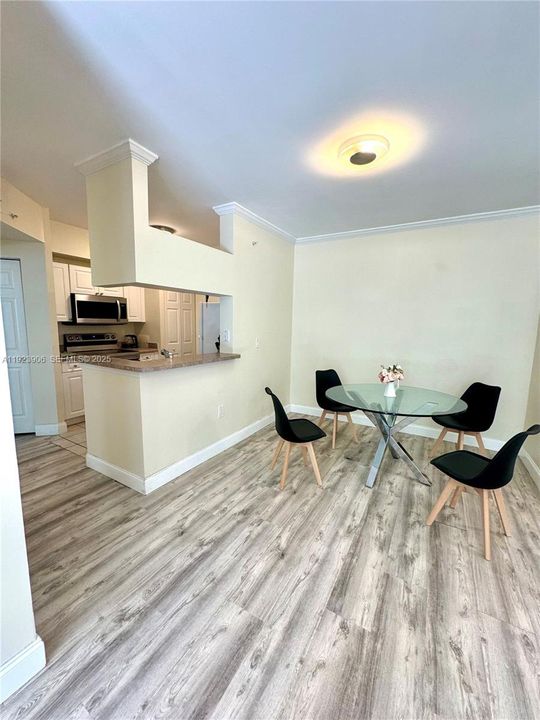 待售: $375,000 (1 贝兹, 1 浴室, 673 平方英尺)