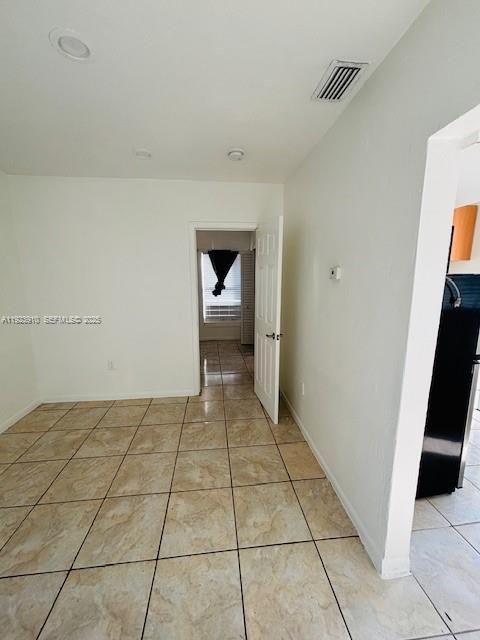 For Rent: $1,300 (1 beds, 1 baths, 450 Square Feet)