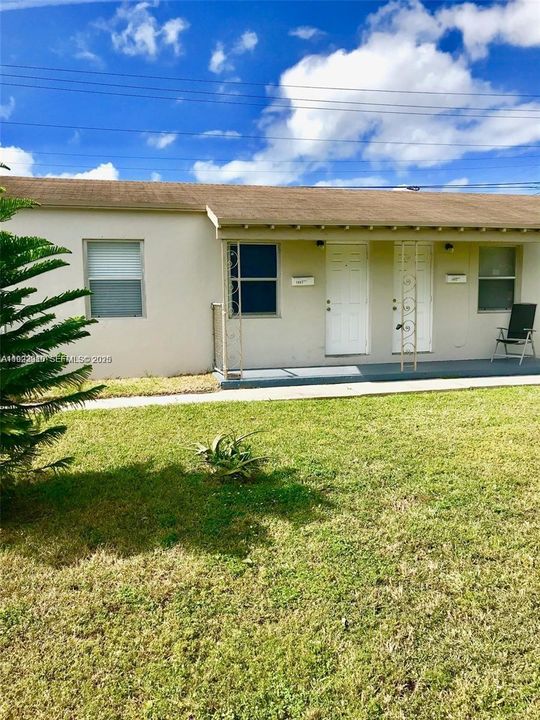 For Rent: $1,300 (1 beds, 1 baths, 450 Square Feet)