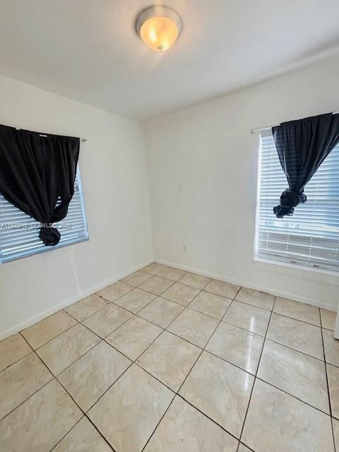 For Rent: $1,300 (1 beds, 1 baths, 450 Square Feet)