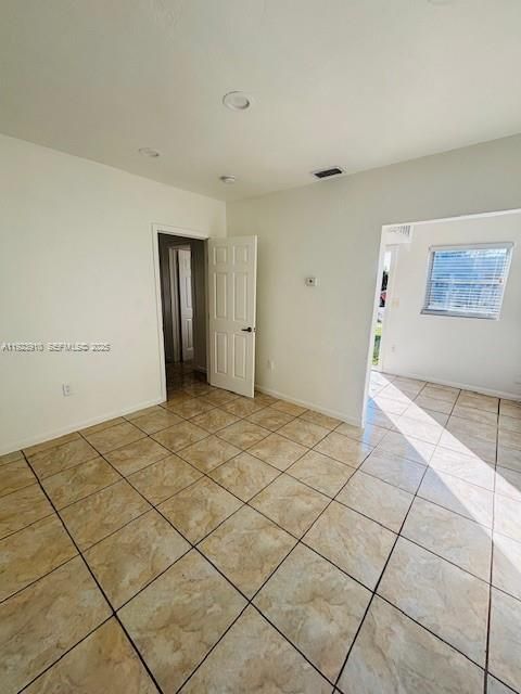 For Rent: $1,300 (1 beds, 1 baths, 450 Square Feet)