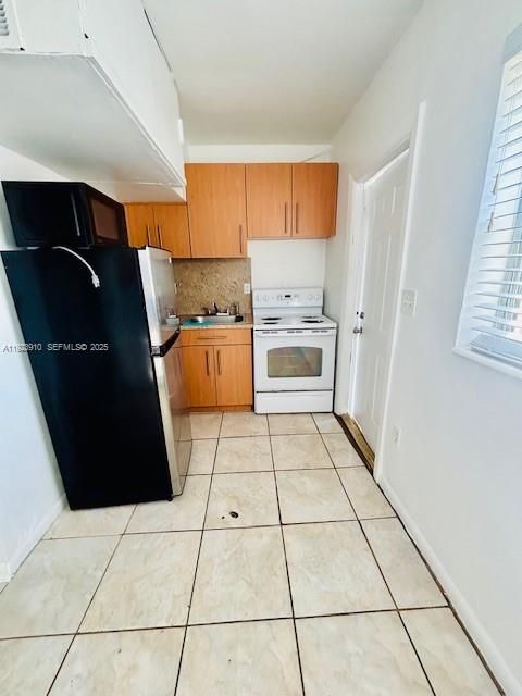 For Rent: $1,300 (1 beds, 1 baths, 450 Square Feet)