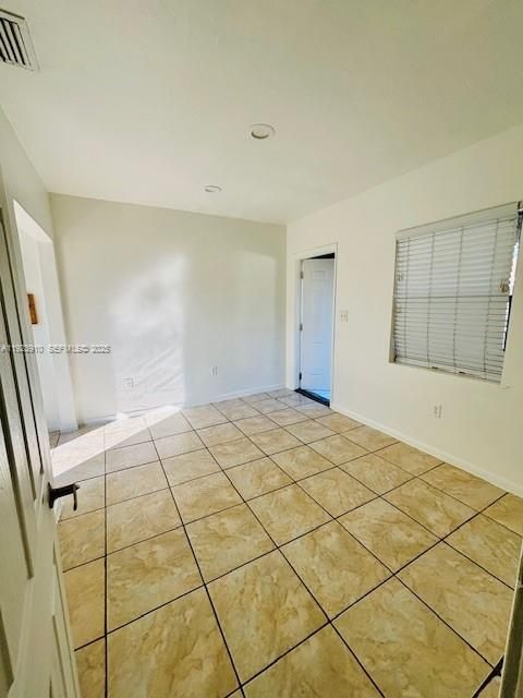 For Rent: $1,300 (1 beds, 1 baths, 450 Square Feet)
