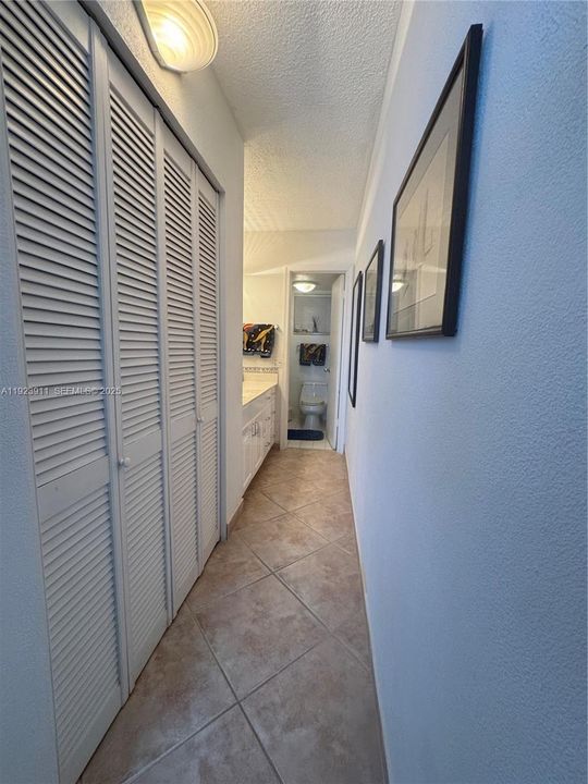 For Sale: $530,000 (1 beds, 1 baths, 820 Square Feet)