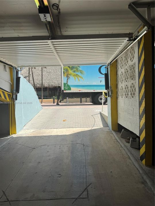 For Sale: $530,000 (1 beds, 1 baths, 820 Square Feet)