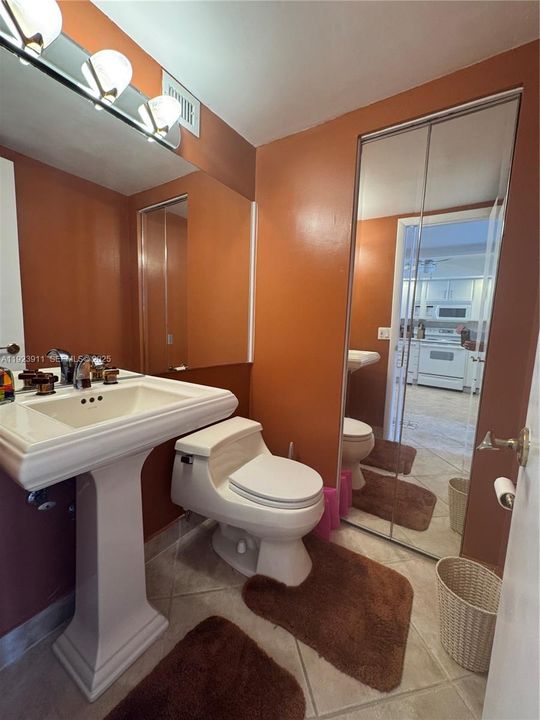 For Sale: $530,000 (1 beds, 1 baths, 820 Square Feet)