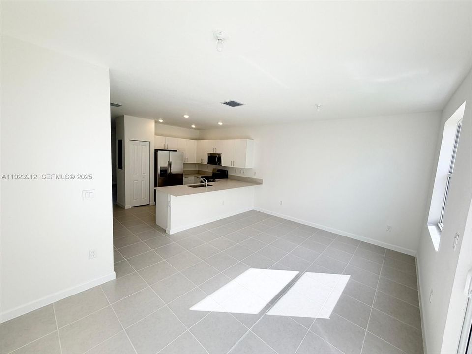 出租: $2,300 (3 贝兹, 2 浴室, 1443 平方英尺)