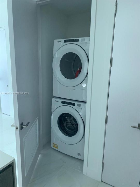 待售: $1,390,000 (2 贝兹, 2 浴室, 1382 平方英尺)