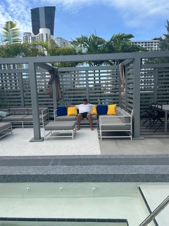 待售: $1,390,000 (2 贝兹, 2 浴室, 1382 平方英尺)