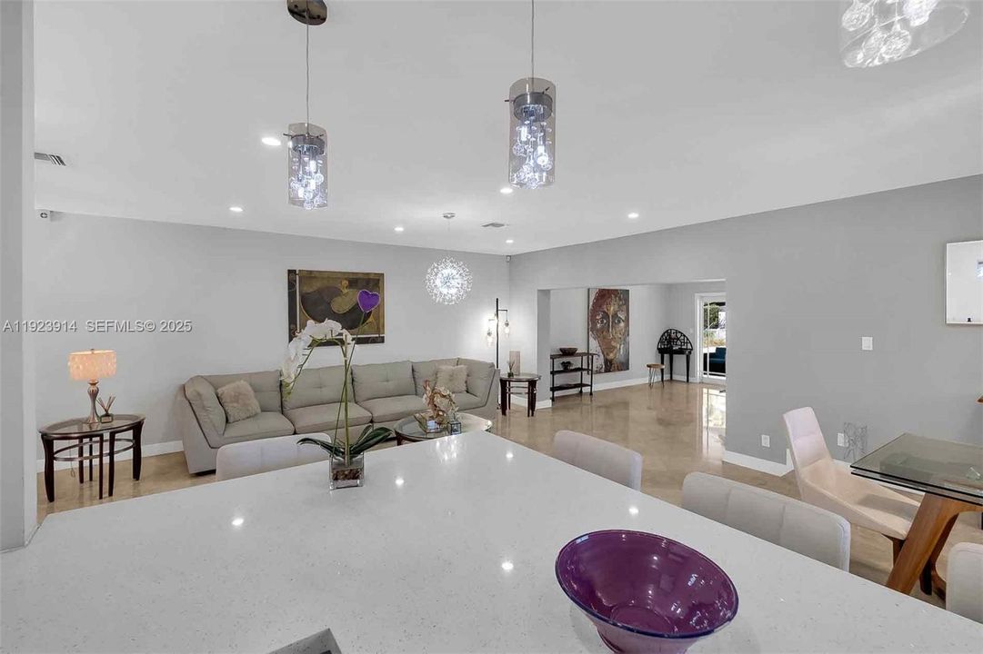 En Venta: $1,380,000 (3 camas, 2 baños, 2196 Pies cuadrados)