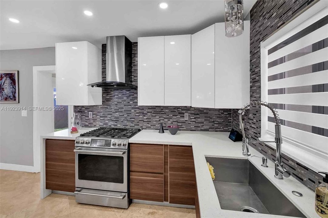 En Venta: $1,380,000 (3 camas, 2 baños, 2196 Pies cuadrados)