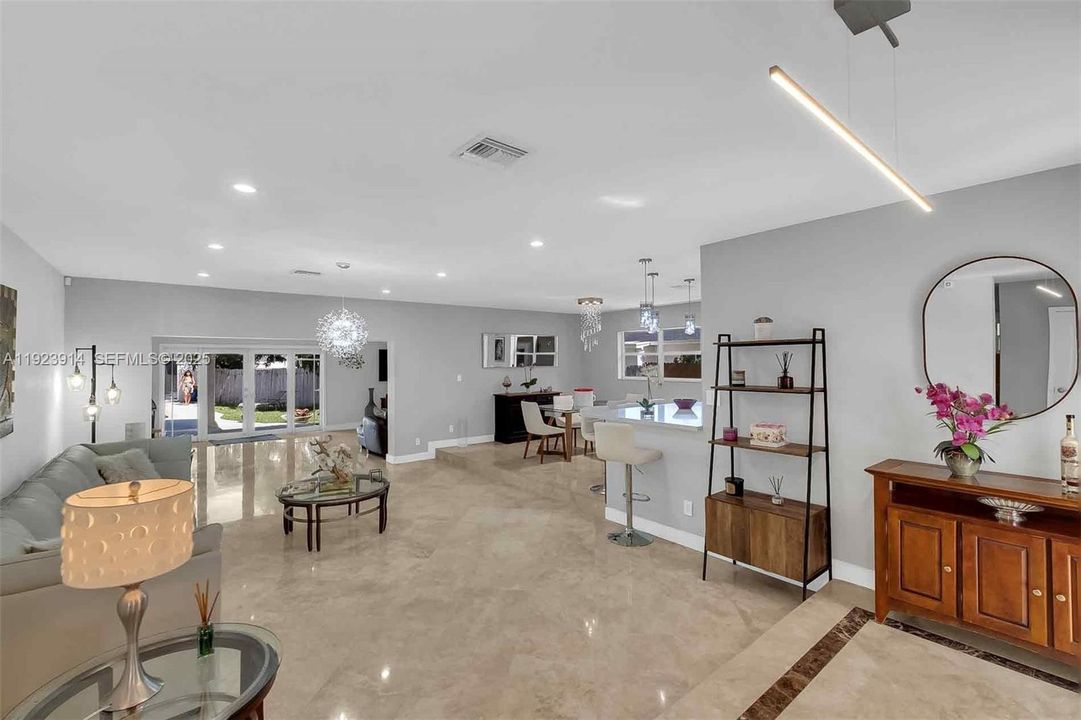 En Venta: $1,380,000 (3 camas, 2 baños, 2196 Pies cuadrados)