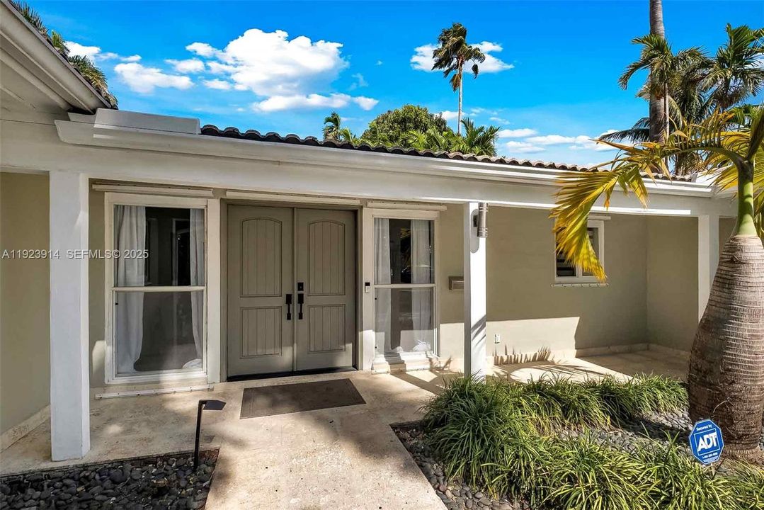 En Venta: $1,380,000 (3 camas, 2 baños, 2196 Pies cuadrados)