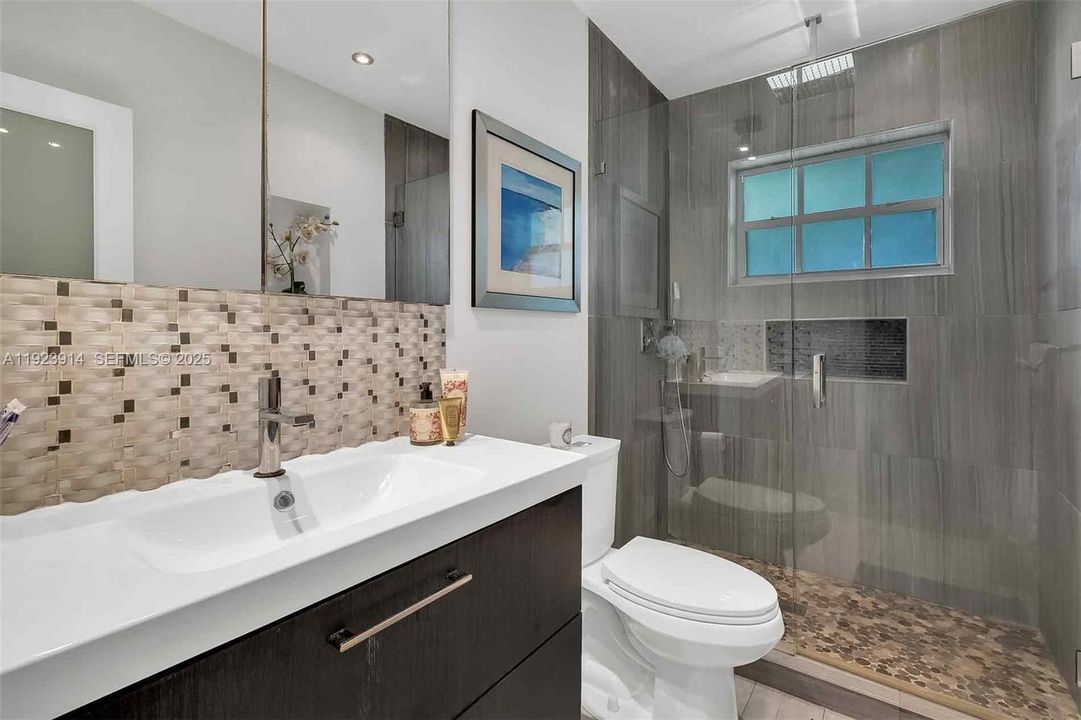 En Venta: $1,380,000 (3 camas, 2 baños, 2196 Pies cuadrados)