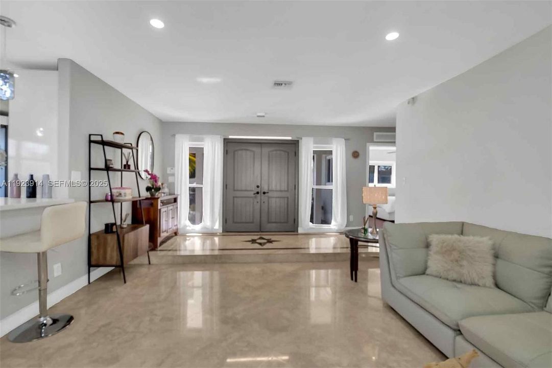 En Venta: $1,380,000 (3 camas, 2 baños, 2196 Pies cuadrados)