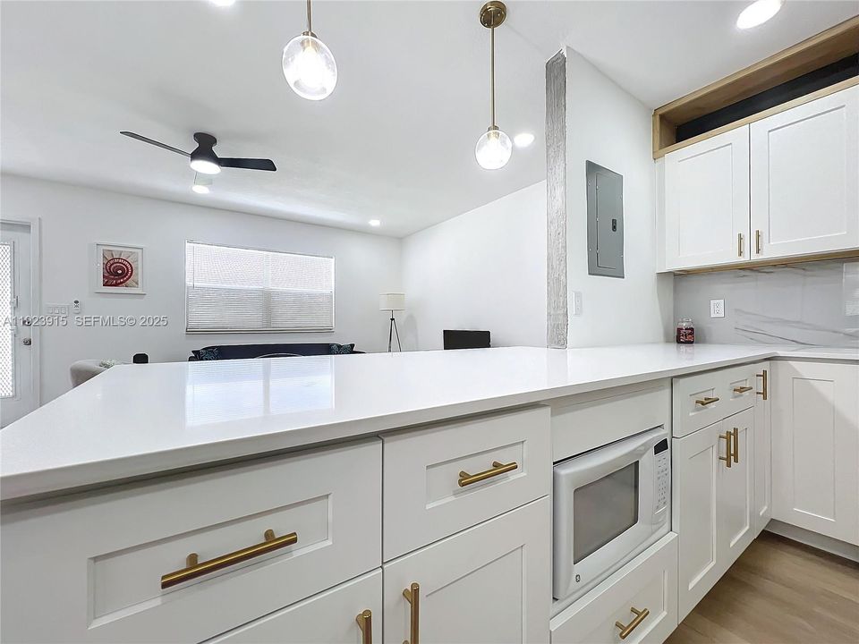 На продажу: $99,900 (1 спален, 1 ванн, 720 Квадратных фут)