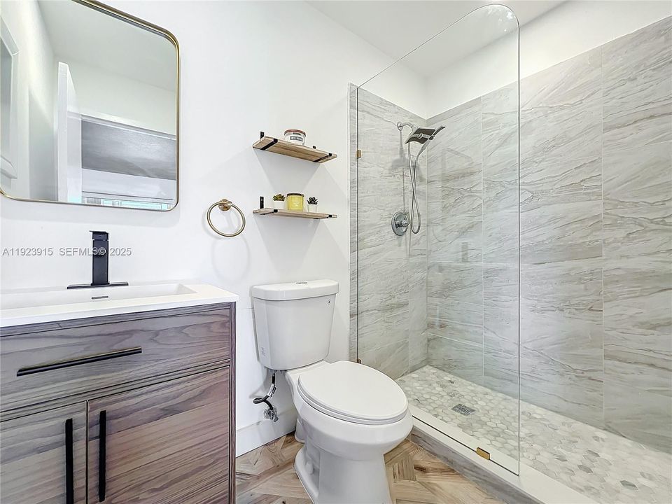 На продажу: $99,900 (1 спален, 1 ванн, 720 Квадратных фут)