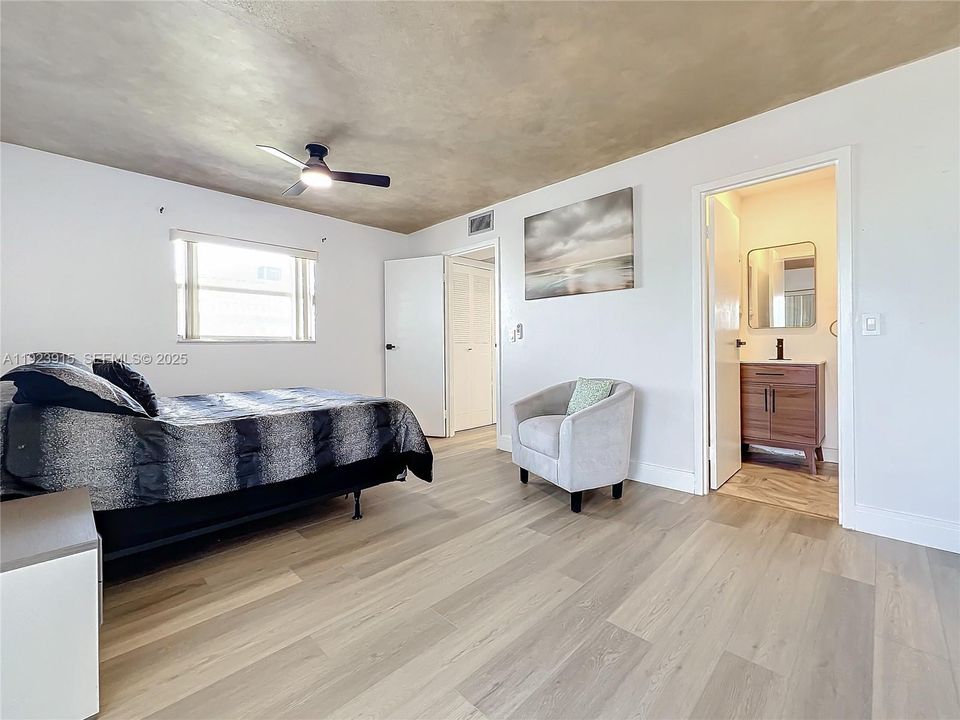 На продажу: $99,900 (1 спален, 1 ванн, 720 Квадратных фут)