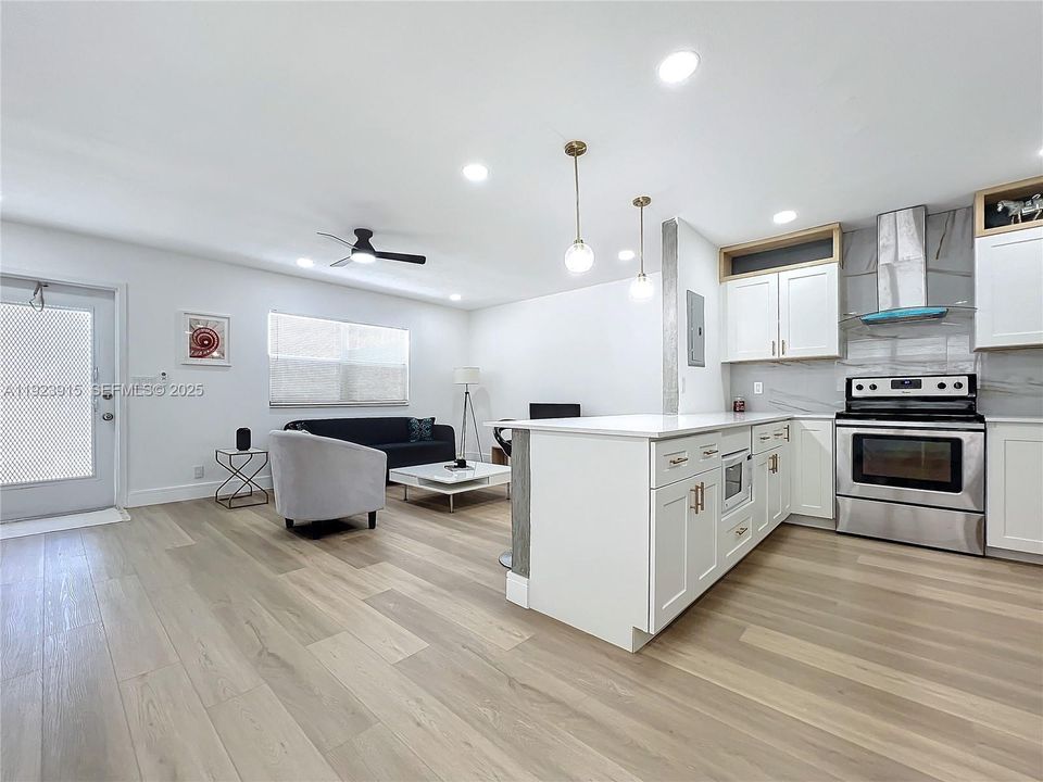 На продажу: $99,900 (1 спален, 1 ванн, 720 Квадратных фут)