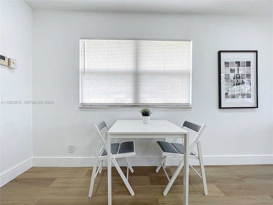 На продажу: $99,900 (1 спален, 1 ванн, 720 Квадратных фут)