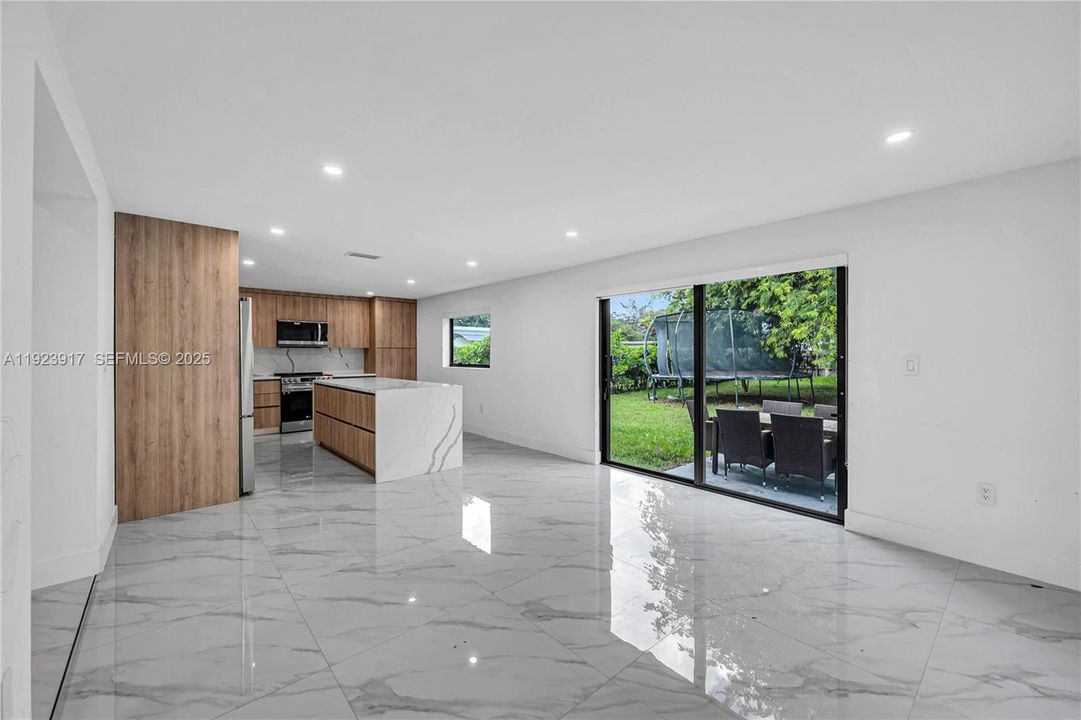 For Sale: $1,250,000 (4 beds, 4 baths, 1922 Square Feet)