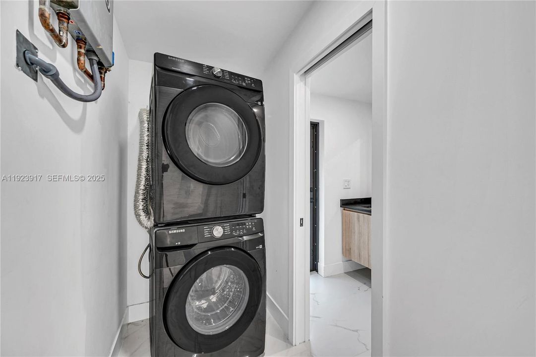 For Sale: $1,250,000 (4 beds, 4 baths, 1922 Square Feet)