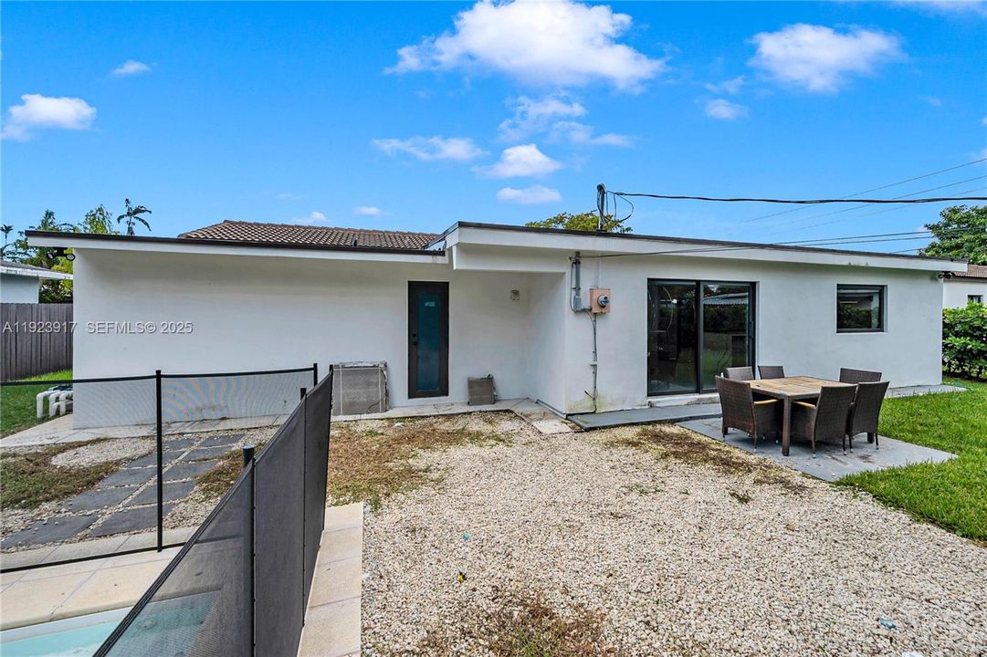 For Sale: $1,250,000 (4 beds, 4 baths, 1922 Square Feet)