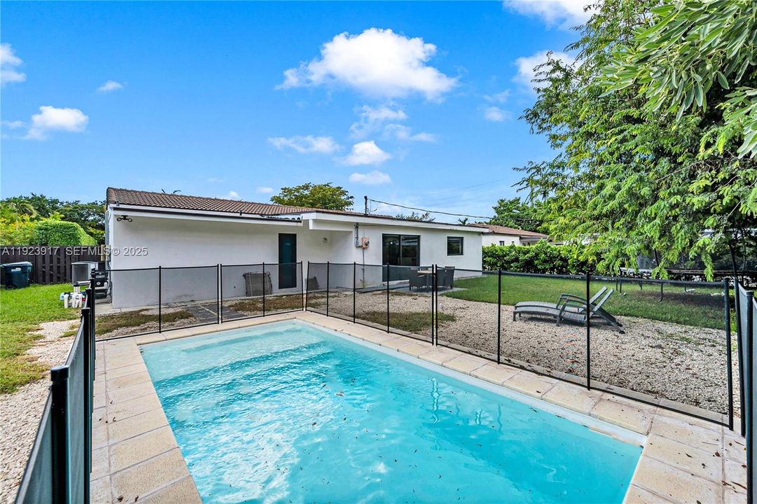 For Sale: $1,250,000 (4 beds, 4 baths, 1922 Square Feet)