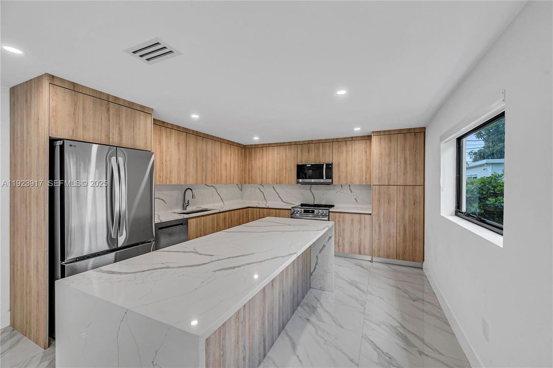 For Sale: $1,250,000 (4 beds, 4 baths, 1922 Square Feet)