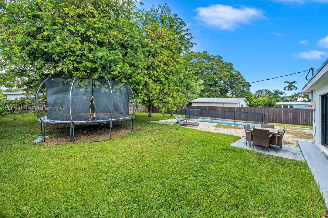 For Sale: $1,250,000 (4 beds, 4 baths, 1922 Square Feet)