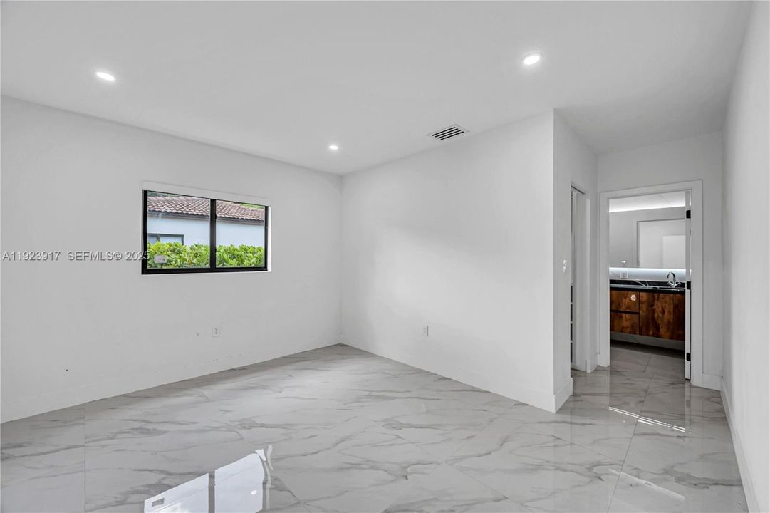 For Sale: $1,250,000 (4 beds, 4 baths, 1922 Square Feet)